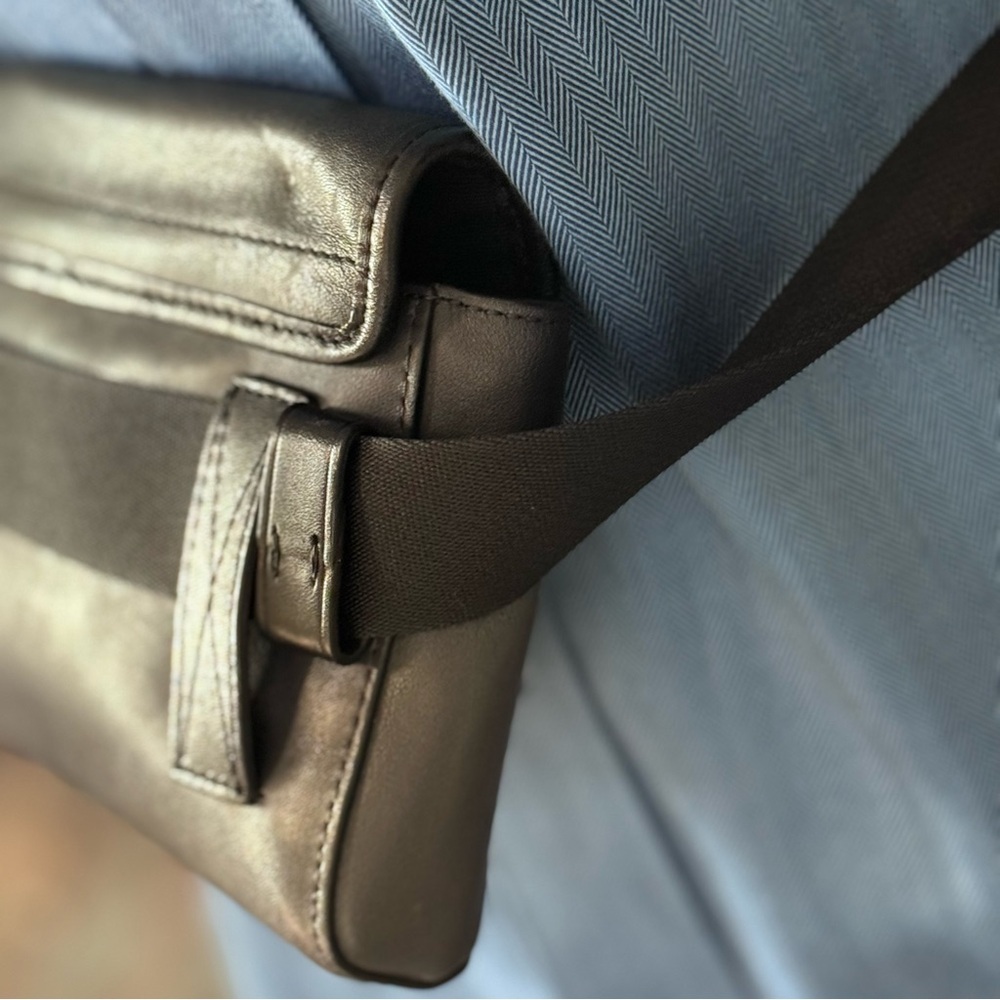 Coach Genuine Rider leather sling,cross-body,belt bag,gunmetal hardware,logo - Picture 9 of 10